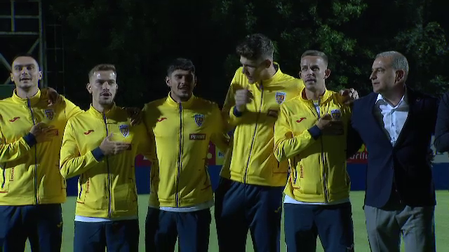 Tricolorii au revenit în România! Jucătorii, aplaudați la scenă deschisă  + Lui Edi Iordănescu i s-a cerut să rămână la națională_46