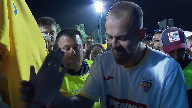 Tricolorii au revenit în România! Jucătorii, aplaudați la scenă deschisă  + Lui Edi Iordănescu i s-a cerut să rămână la națională_7
