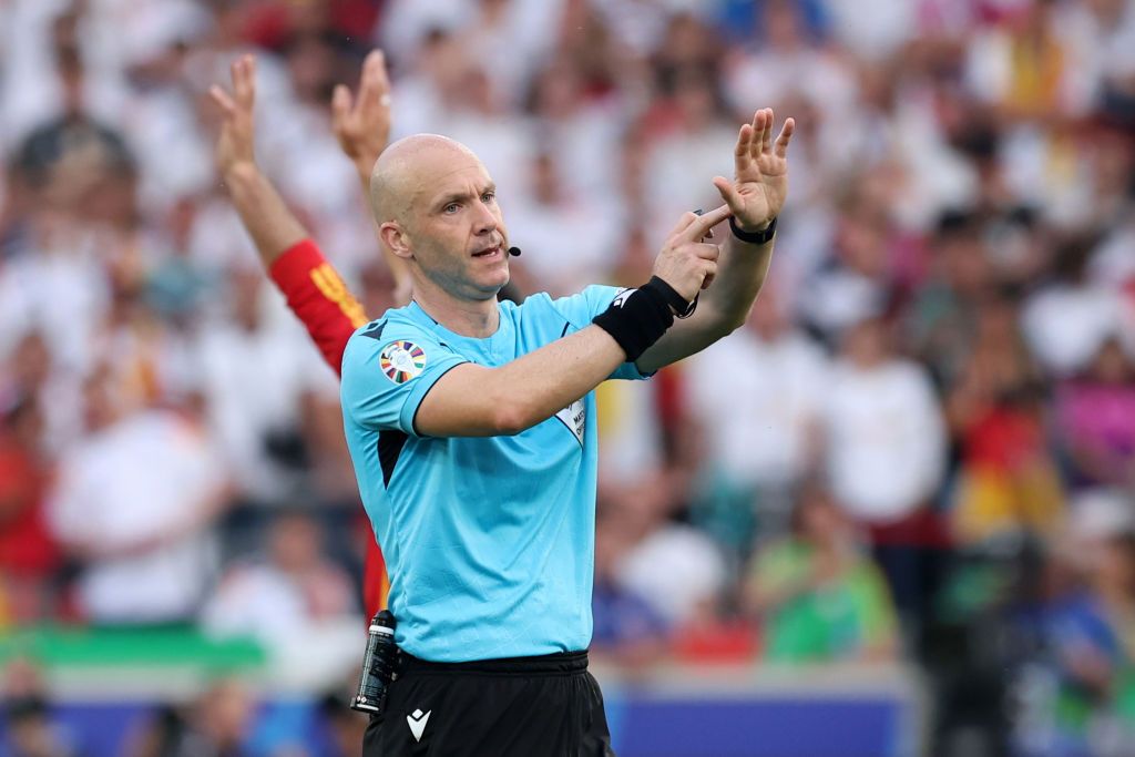 Germanii, revoltați. Ce făcea arbitrul Anthony Taylor la 80 de minute ...