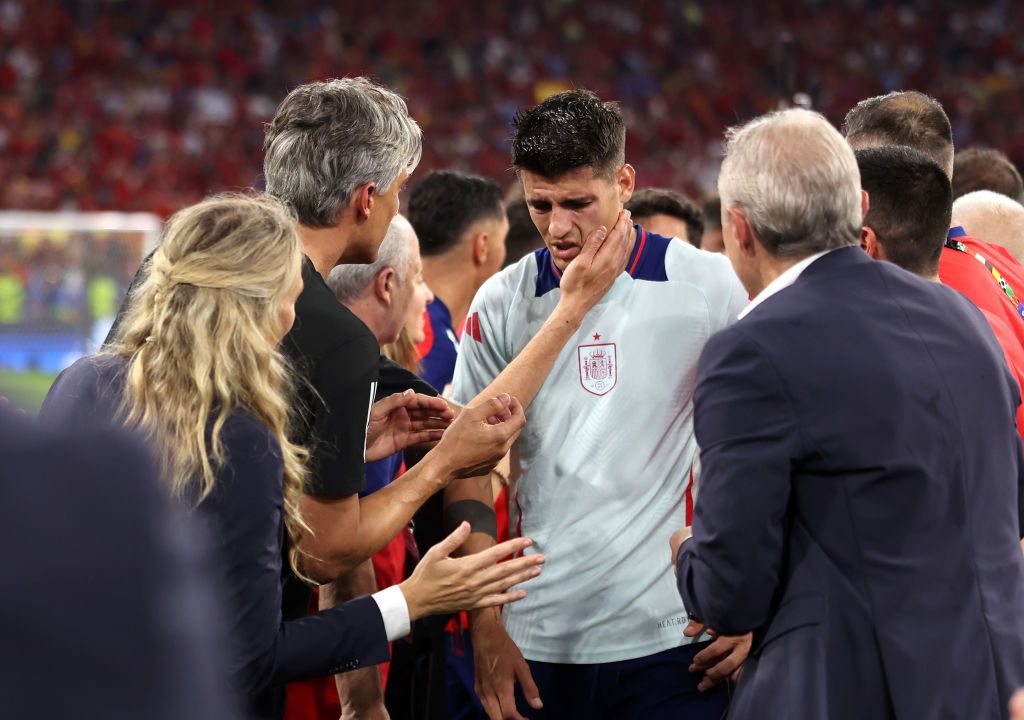 Ghinion teribil pentru Alvaro Morata! Căpitanul Spaniei a fost accidentat de un steward în timpul bucuriei de final _7