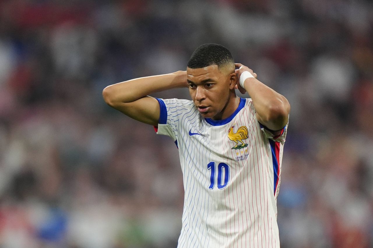 Kylian Mbappe: "Voi începe o nouă viață" / Superstarul francez, dărâmat după eliminarea de la EURO_2