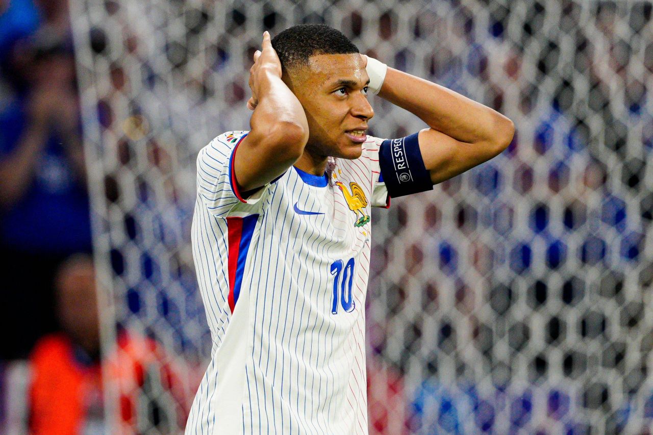 Kylian Mbappe: "Voi începe o nouă viață" / Superstarul francez, dărâmat după eliminarea de la EURO_4