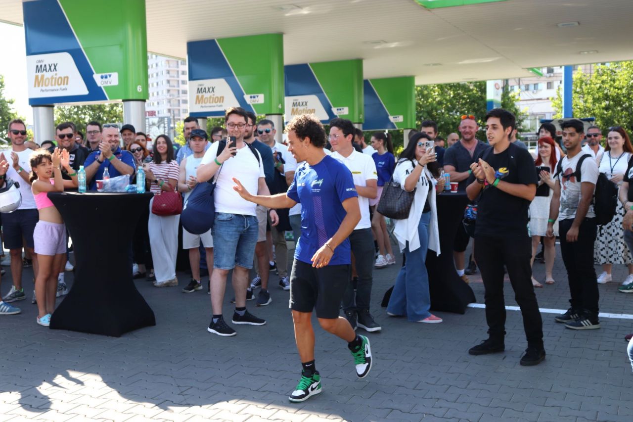 Franco Morbidelli, fostul vicecampion mondial din MotoGP, s-a întâlnit cu fanii săi într-o benzinărie din București!_25