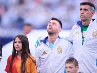 Unde l-a sărutat excentricul Emiliano Martinez pe Lionel Messi în timp ce ultimul dădea un interviu