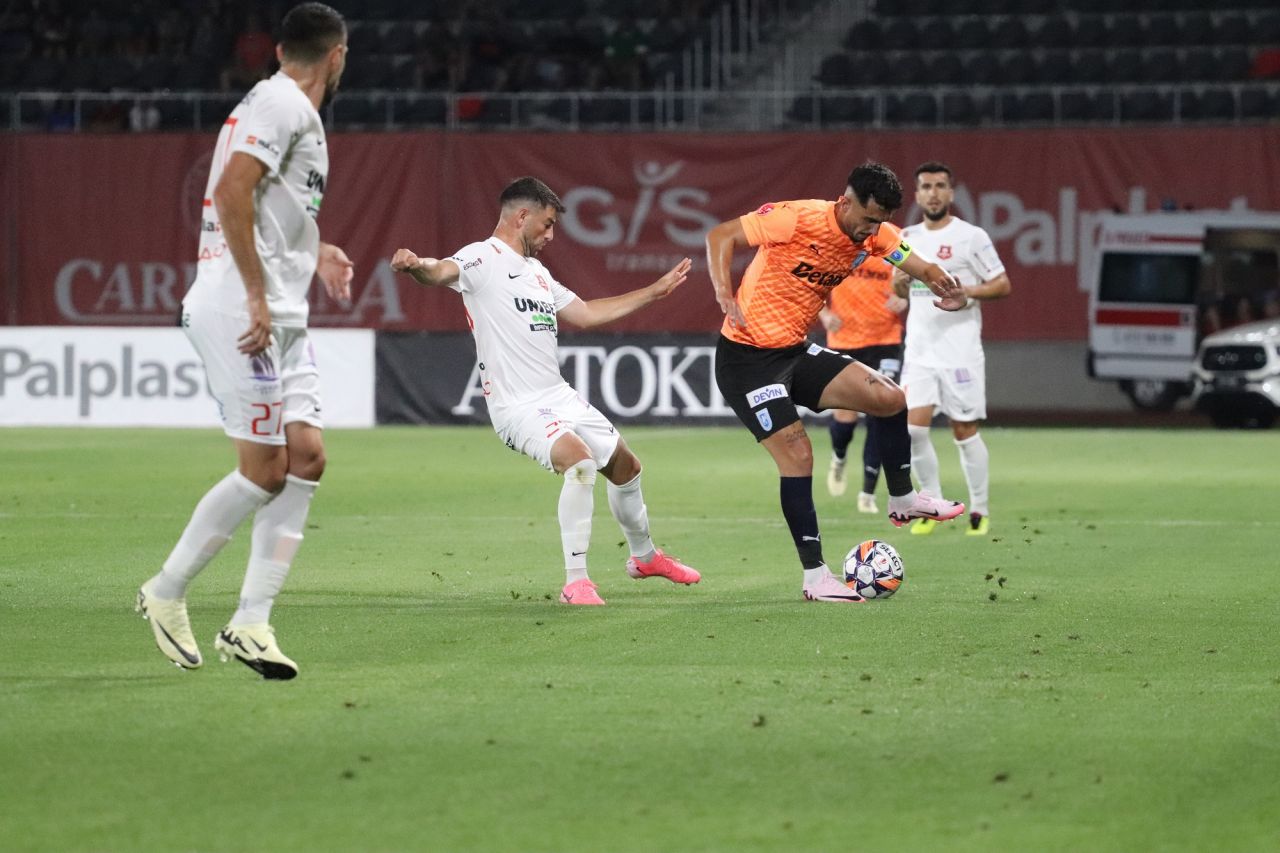 FC Hermannstadt - Universitatea Craiova 0-0! Oltenii s-au împiedicat la Sibiu deși au tras zece șuturi pe poartă_5