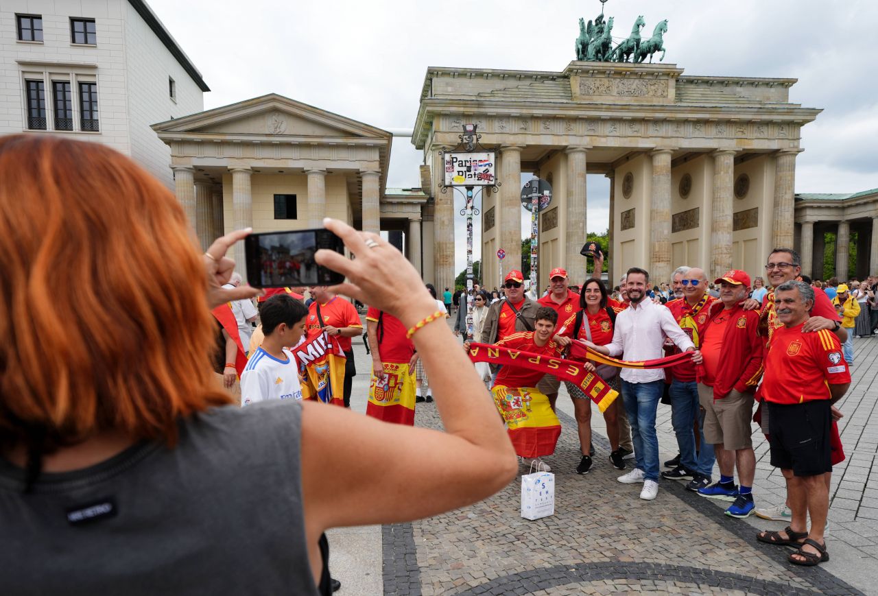 Fata care i-a încântat și pe englezi, și pe spanioli. Ce s-a întâmplat în Berlin, înainte de finala EURO 2024_13