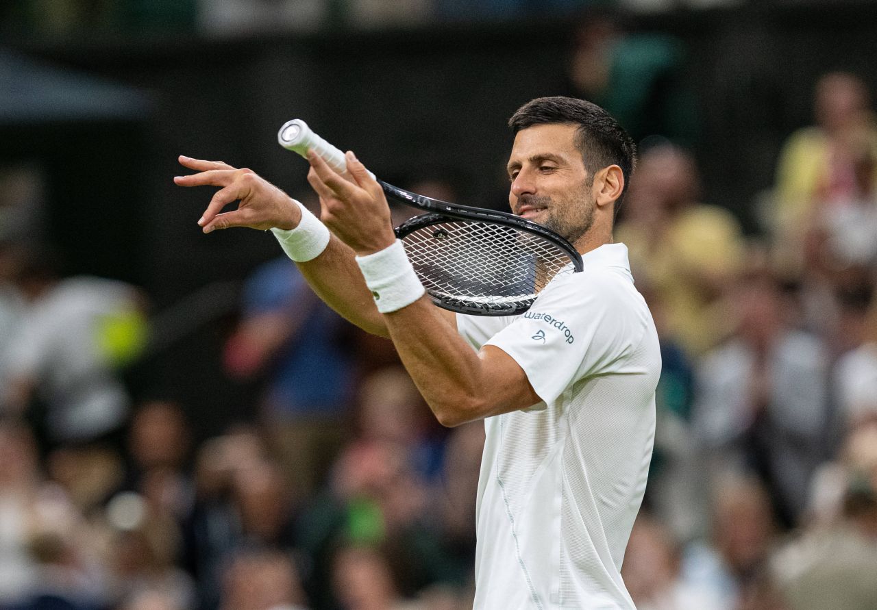 Alcaraz îl surclasează pe Djokovic în finala Wimbledon 2024 și face „dubla Paris - Londra”_2