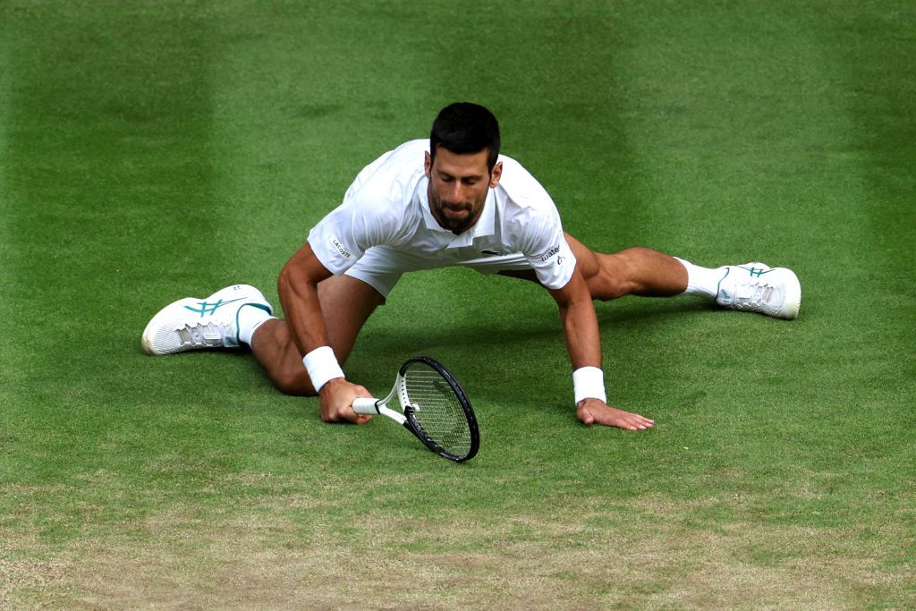 Alcaraz îl surclasează pe Djokovic în finala Wimbledon 2024 și face „dubla Paris - Londra”_22