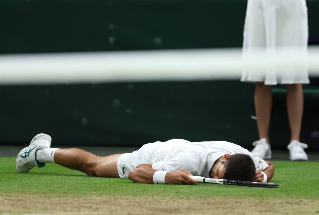 Alcaraz îl surclasează pe Djokovic în finala Wimbledon 2024 și face „dubla Paris - Londra”_36