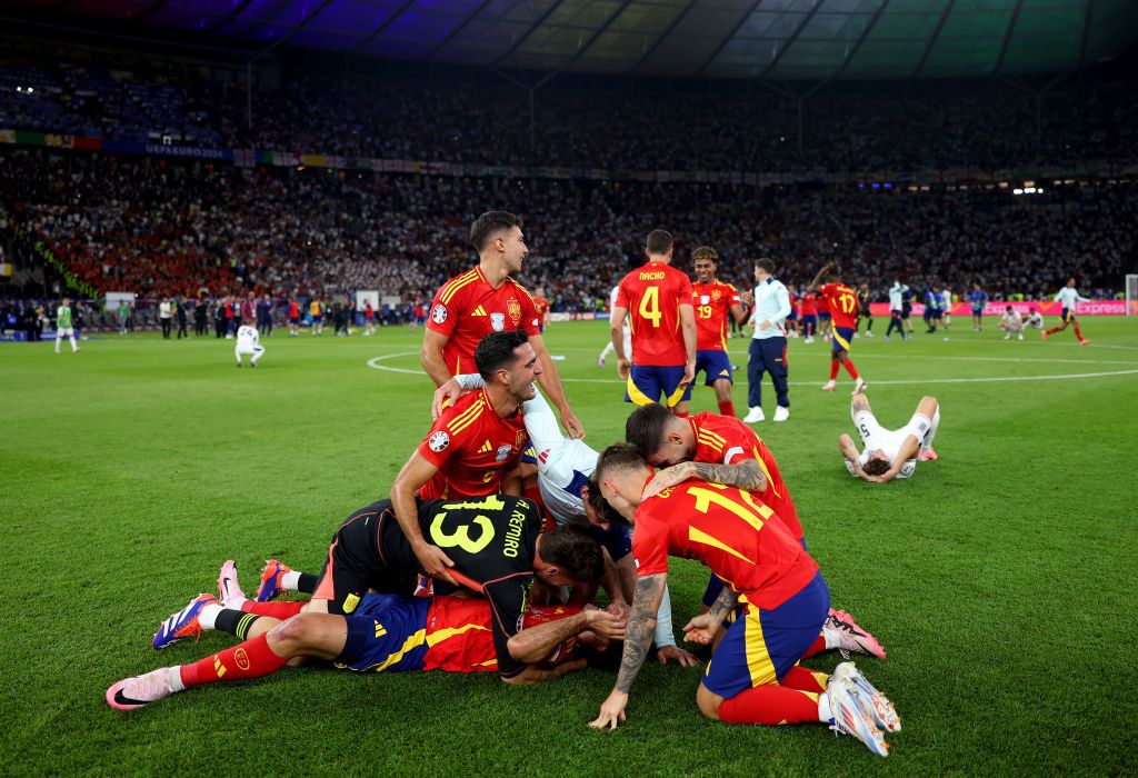 Lacrimile veteranilor + energia tinerilor! Cele mai spectaculoase imagini de la festivitatea de premiere de la EURO 2024_15