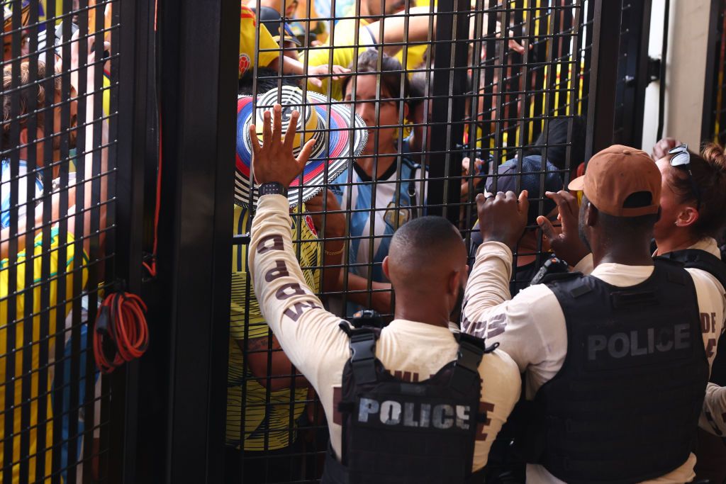 UPDATE | Start amânat la finala Copa America, din cauza incidentelor violente. Fanii au încercat să intre prin gurile de ventilație_6