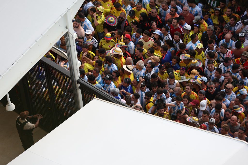 UPDATE | Start amânat la finala Copa America, din cauza incidentelor violente. Fanii au încercat să intre prin gurile de ventilație_8