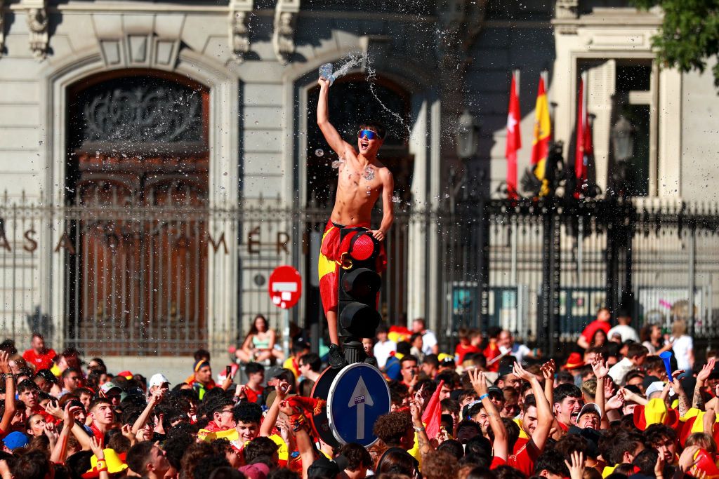 Nebunie la Madrid! Furia Roja a sărbătorit cu zeci de mii de fani trofeul câștigat la EURO 2024_1