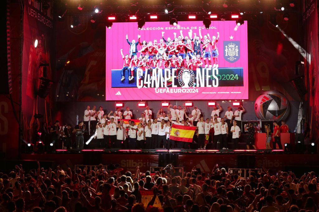 Nebunie la Madrid! Furia Roja a sărbătorit cu zeci de mii de fani trofeul câștigat la EURO 2024_10