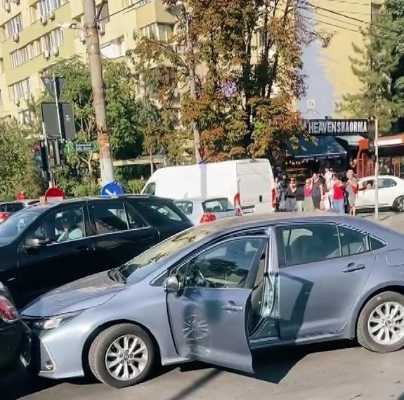 Una caldă, alta rece! Gigi Becali a făcut din nou accident, la o zi după calificarea FCSB-ului în turul 2 preliminar din Champions League_3