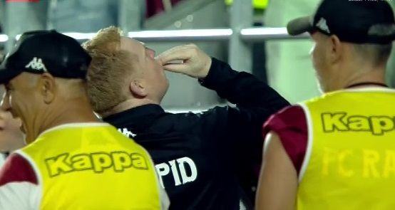 Neil Lennon nu s-a mai abținut. Gesturile făcute după ce Rapid a egalat-o pe CFR Cluj la ultima fază_3