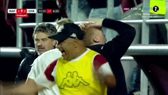 Neil Lennon nu s-a mai abținut. Gesturile făcute după ce Rapid a egalat-o pe CFR Cluj la ultima fază_8