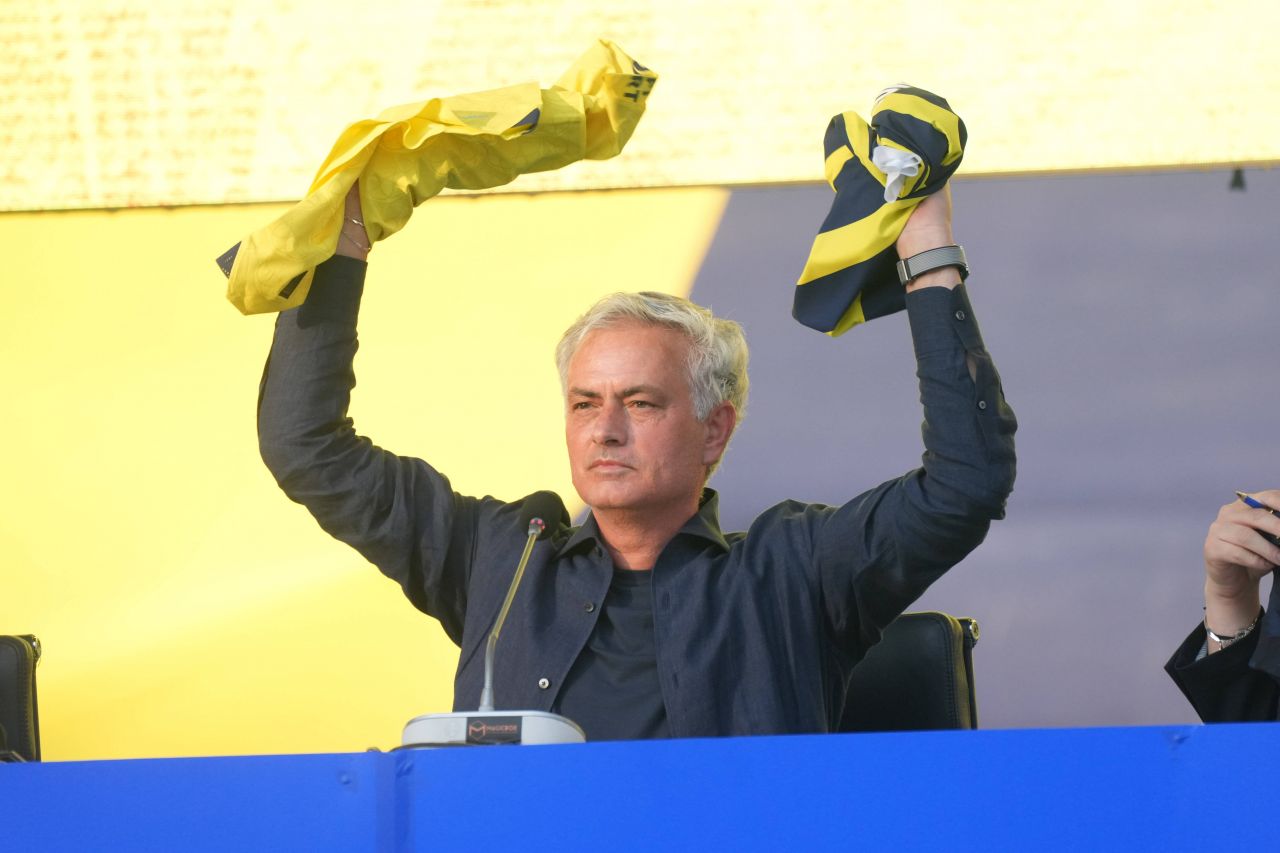 Jose Mourinho își face echipă de top la Fenerbahce. El e atacantul pe care îl vrea_1