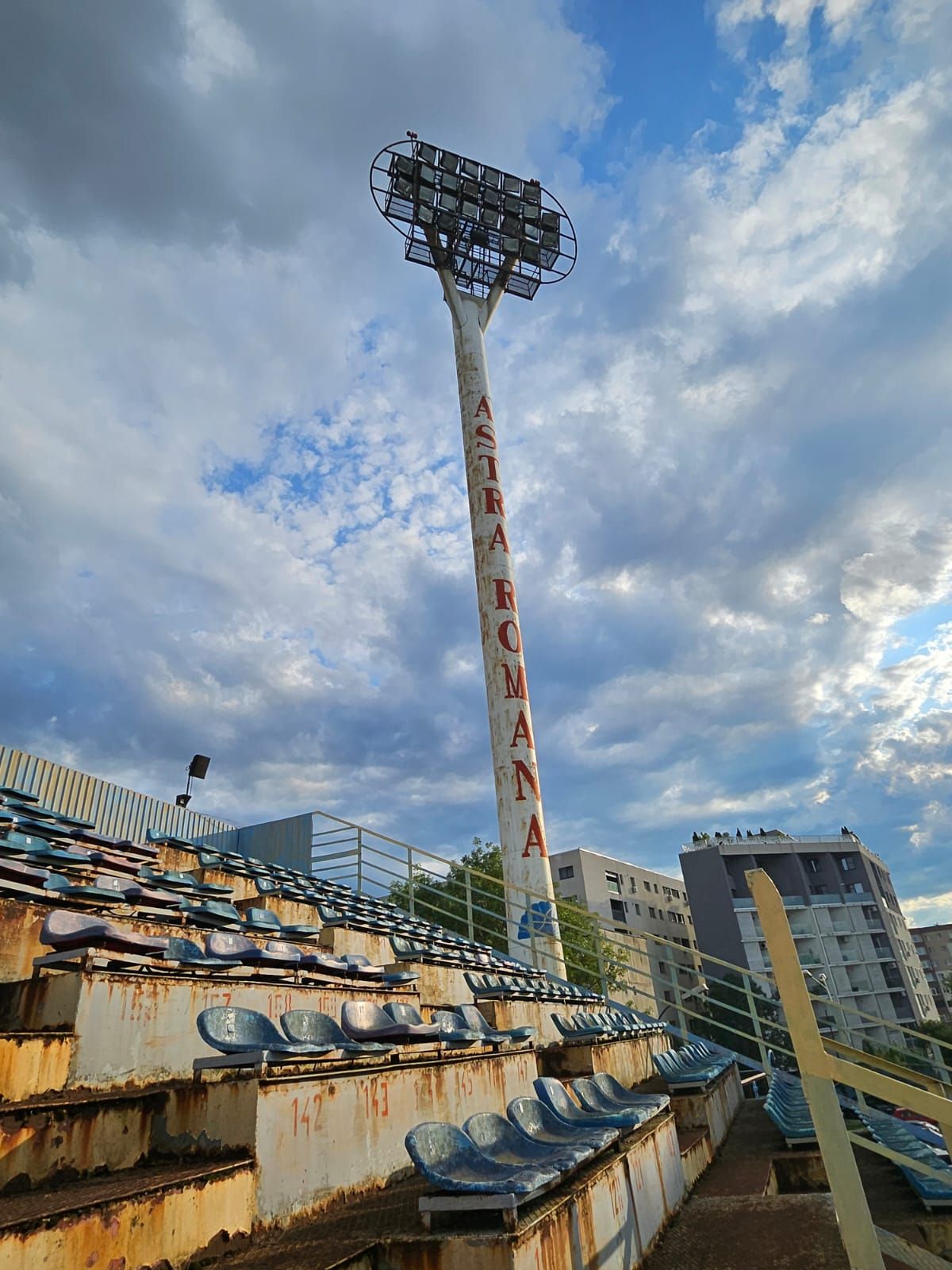 Atunci și acum! Cum arată stadionul Astra din Ploiești, unde Constantin Budescu dădea gol din parcare_13