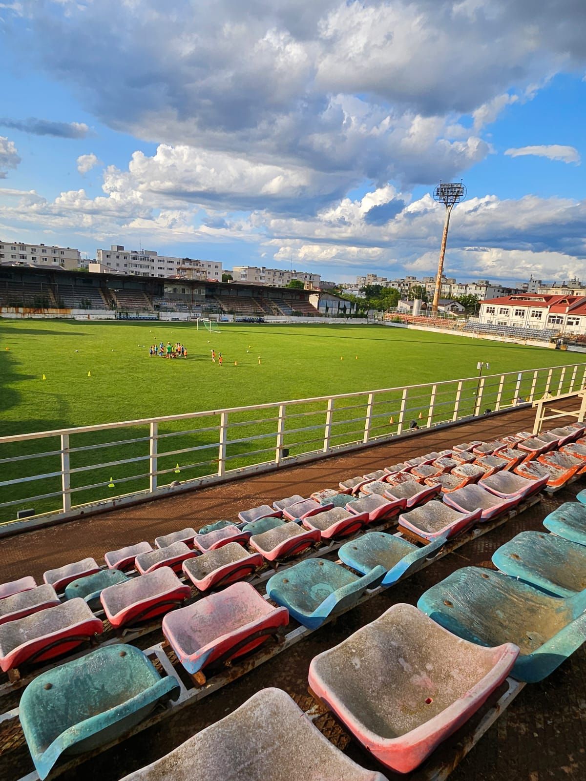 Atunci și acum! Cum arată stadionul Astra din Ploiești, unde Constantin Budescu dădea gol din parcare_14