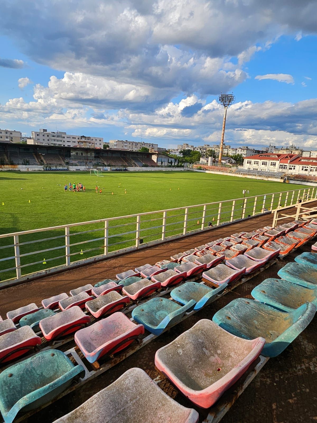 Atunci și acum! Cum arată stadionul Astra din Ploiești, unde Constantin Budescu dădea gol din parcare_16