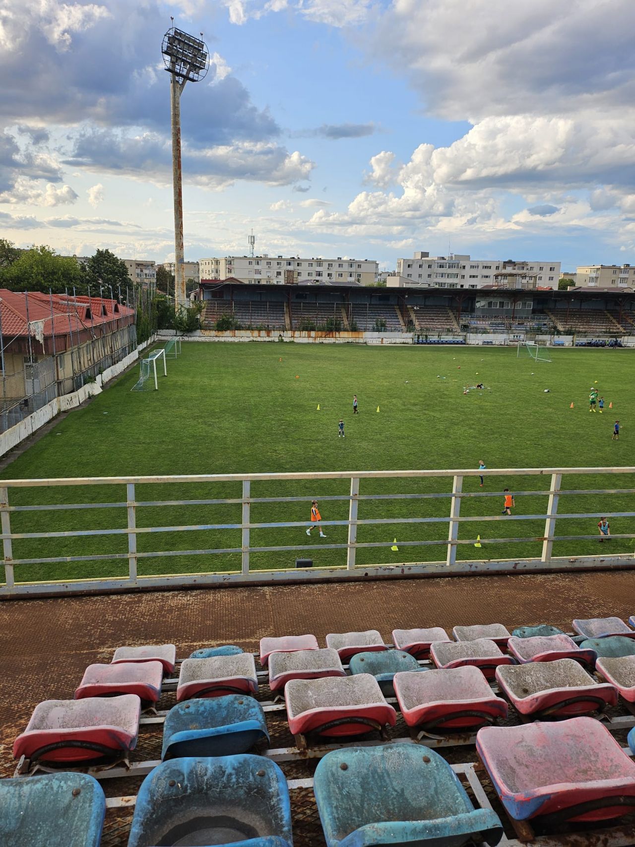 Atunci și acum! Cum arată stadionul Astra din Ploiești, unde Constantin Budescu dădea gol din parcare_21