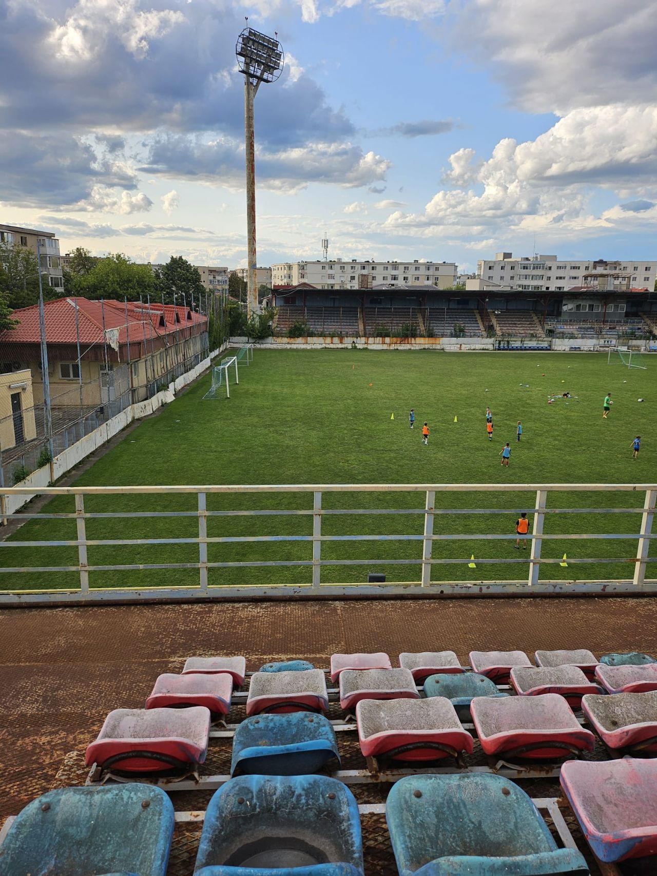 Atunci și acum! Cum arată stadionul Astra din Ploiești, unde Constantin Budescu dădea gol din parcare_22