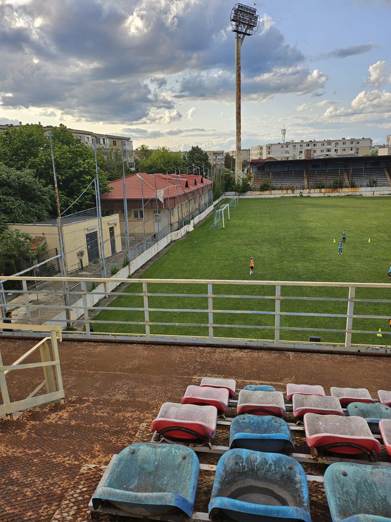 Atunci și acum! Cum arată stadionul Astra din Ploiești, unde Constantin Budescu dădea gol din parcare_23