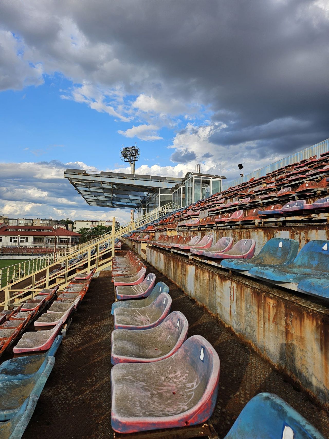 Atunci și acum! Cum arată stadionul Astra din Ploiești, unde Constantin Budescu dădea gol din parcare_31