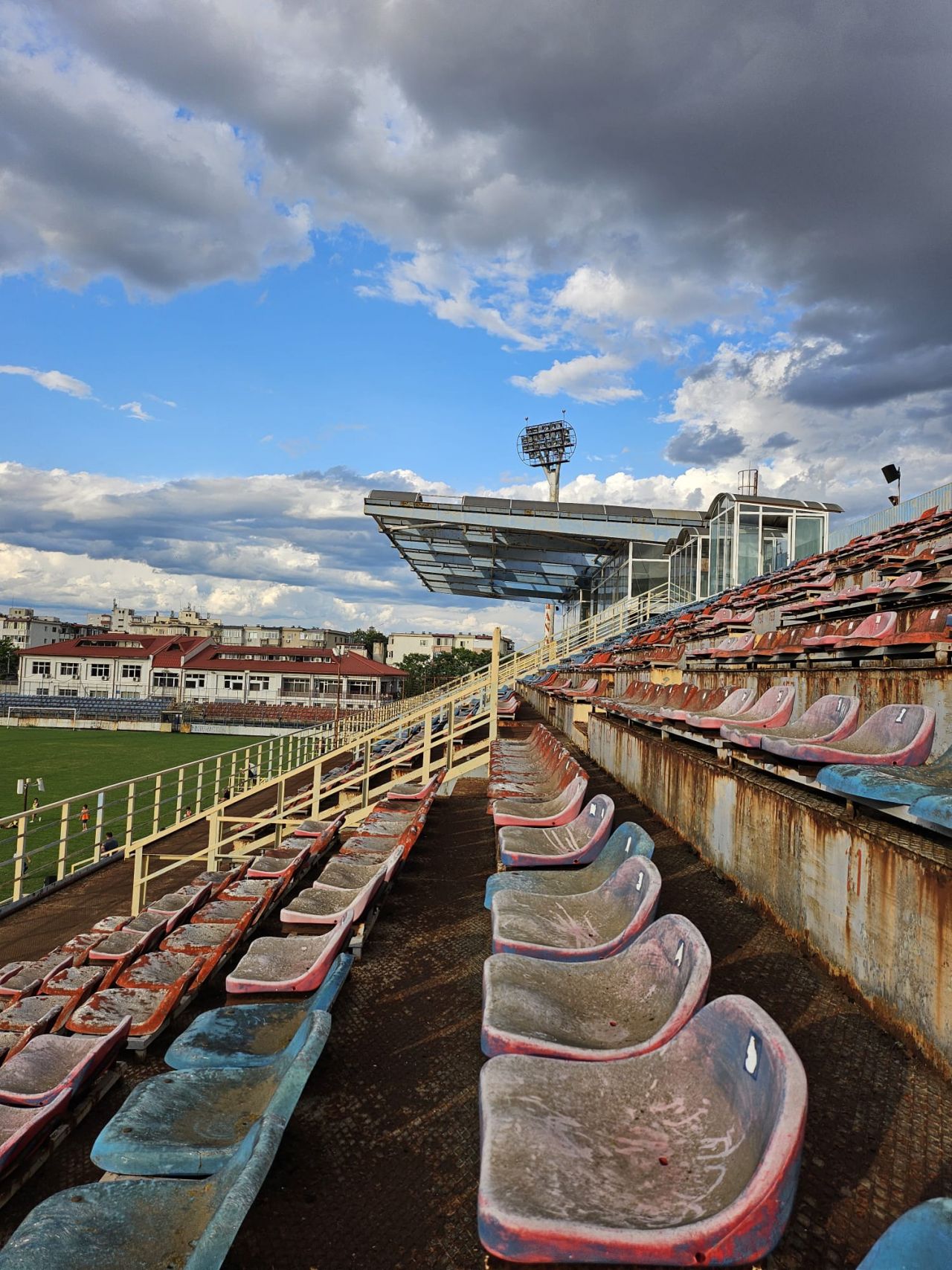 Atunci și acum! Cum arată stadionul Astra din Ploiești, unde Constantin Budescu dădea gol din parcare_33