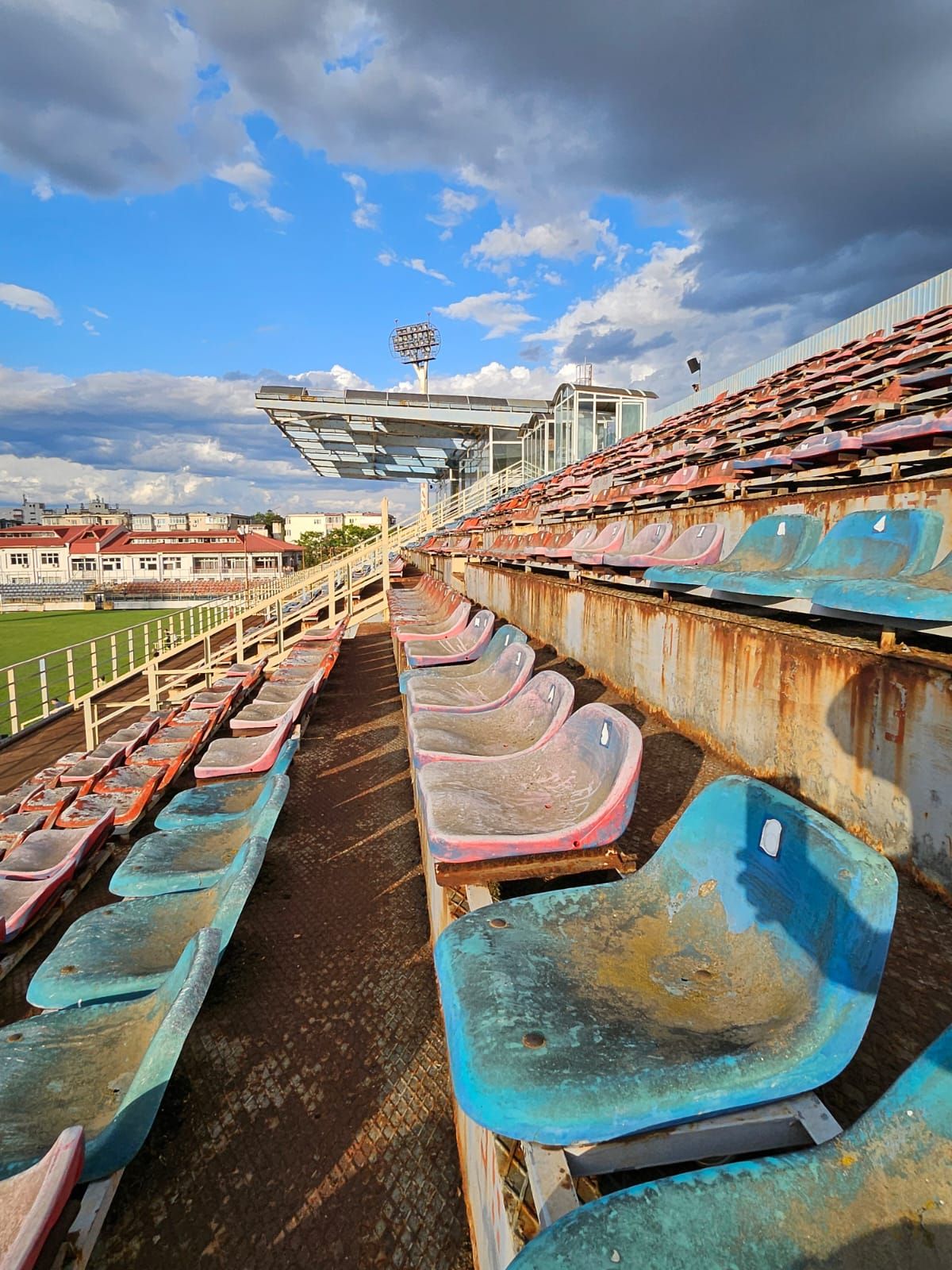 Atunci și acum! Cum arată stadionul Astra din Ploiești, unde Constantin Budescu dădea gol din parcare_6