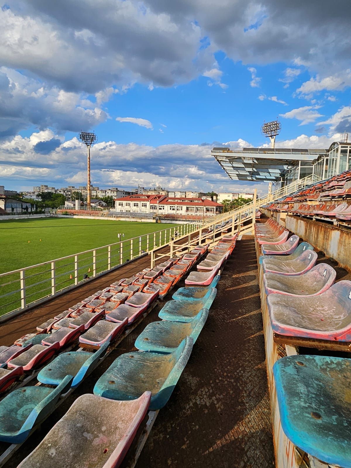 Atunci și acum! Cum arată stadionul Astra din Ploiești, unde Constantin Budescu dădea gol din parcare_9