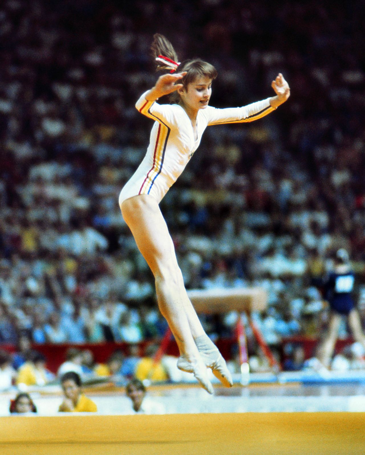 Cele mai spectaculoase imagini cu Nadia Comăneci de la JO 1976! La Paris 2024 a traversat Sena cu Torța Olimpică în mână_2