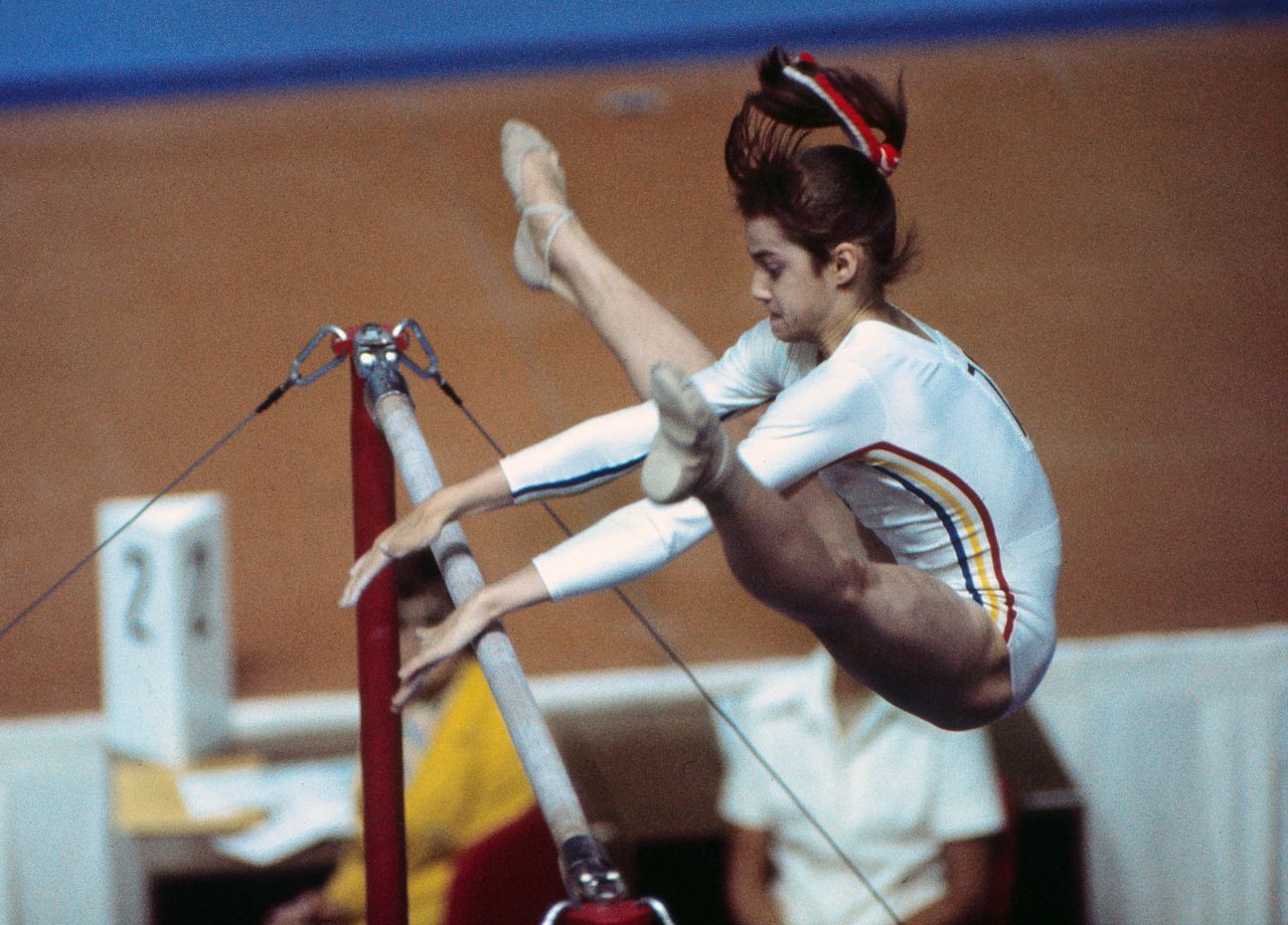 Cele mai spectaculoase imagini cu Nadia Comăneci de la JO 1976! La Paris 2024 a traversat Sena cu Torța Olimpică în mână_4