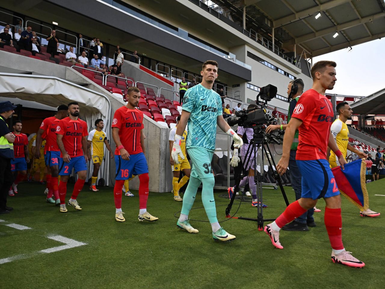 Maccabi Tel Aviv - FCSB 0-1. Baeten le aduce roș-albaștrilor calificarea în turul trei din preliminariile Champions League_5