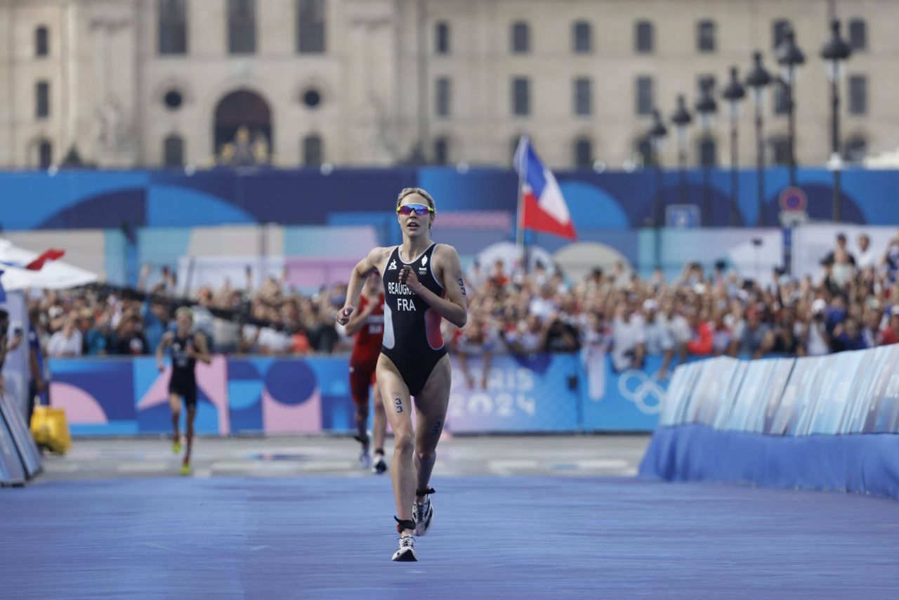 Cassandre Beaugrand, nume predestinat! Superba franțuzoaică este noua campioană olimpică la triatlon feminin_13