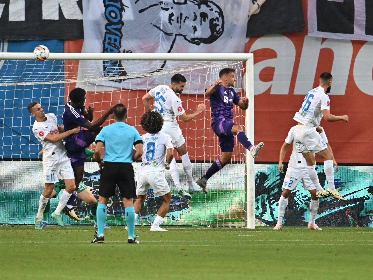 OUT prematur din Europa din cauza apărării. Plusuri și minusuri după Univ. Craiova - Maribor 3-2_4