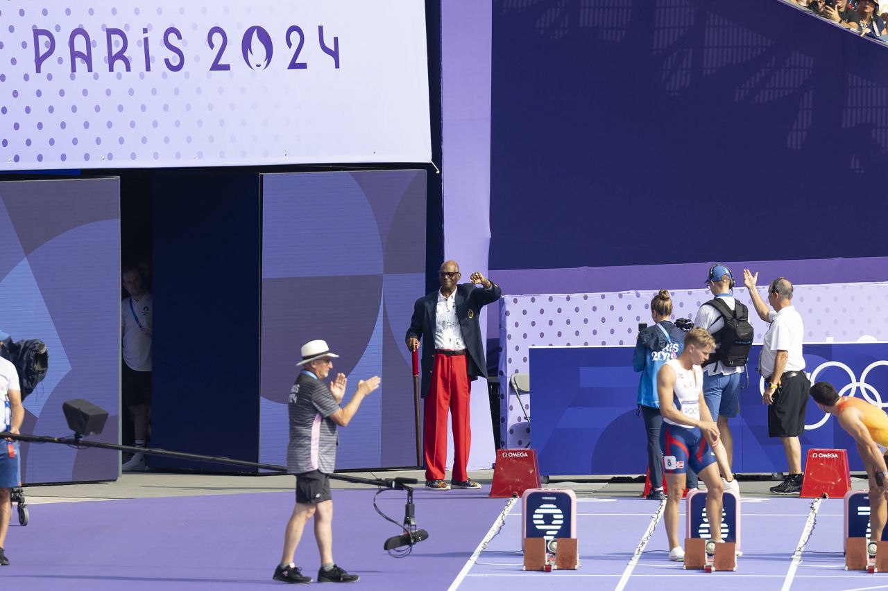 Apariție rară! La 76 de ani, legendarul Bob Beamon a inaugurat competițiile de atletism la Paris_6