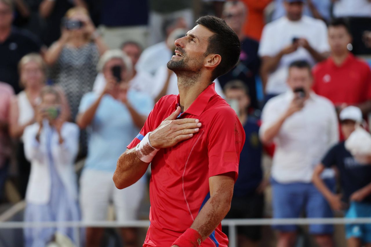 Novak Djokovic s-a prăbușit pe teren și a plâns după calificarea în finală la JO 2024! Cu cine se va bate pentru aurul olimpic_11