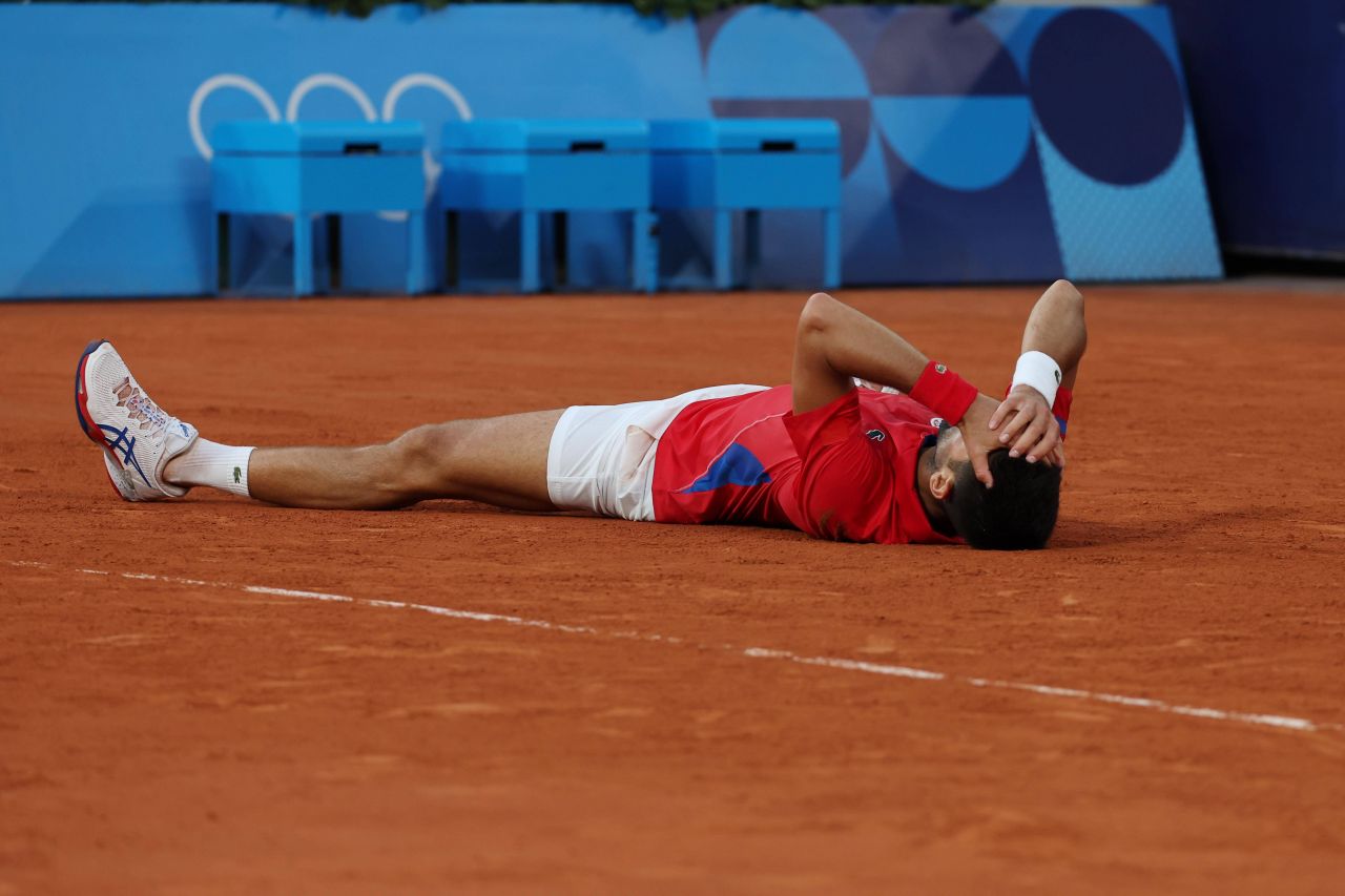 Novak Djokovic s-a prăbușit pe teren și a plâns după calificarea în finală la JO 2024! Cu cine se va bate pentru aurul olimpic_13