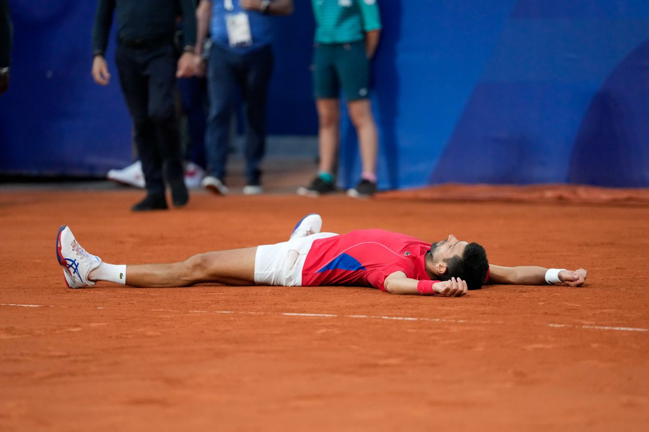 Novak Djokovic s-a prăbușit pe teren și a plâns după calificarea în finală la JO 2024! Cu cine se va bate pentru aurul olimpic_5