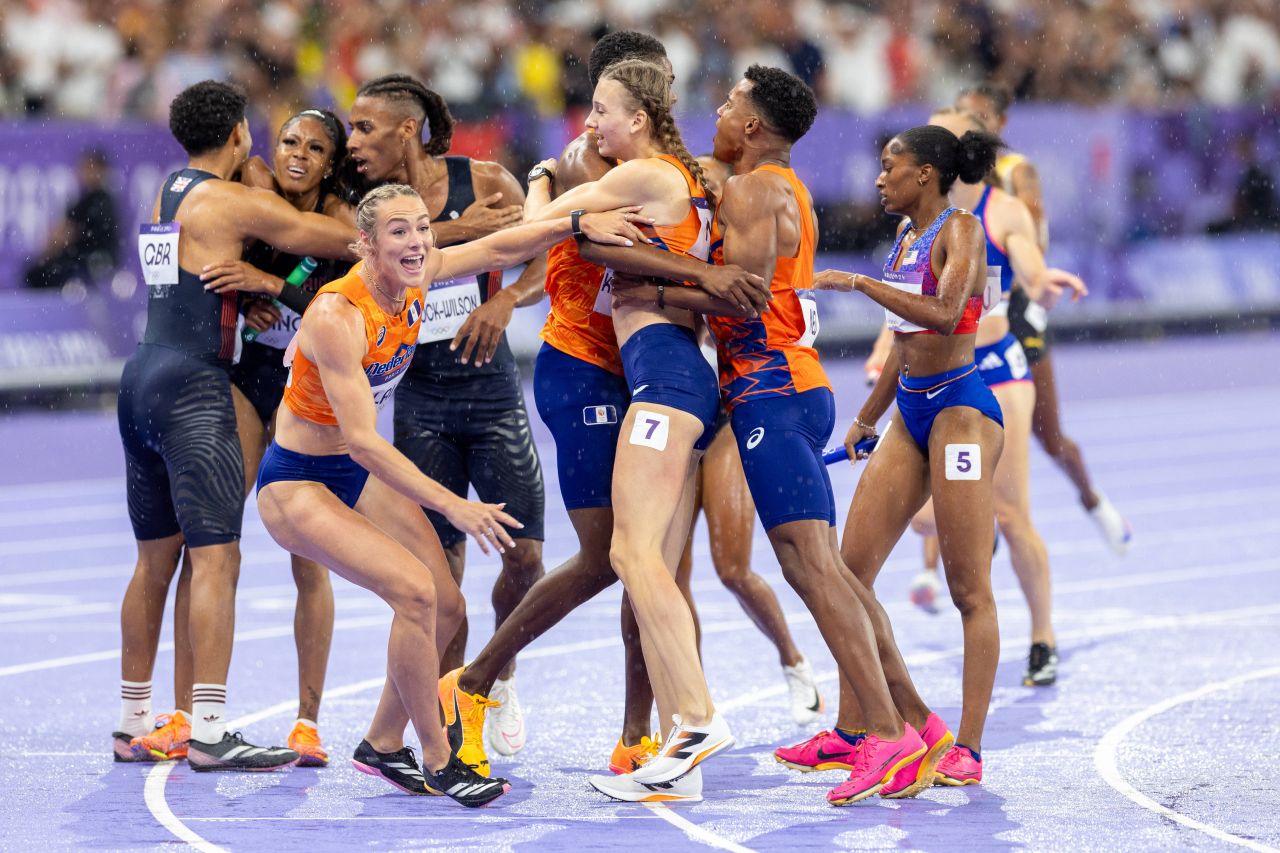 Femke Bol este de pe altă planetă! Finiș pur și simplu EXTRATERESTRU al atletei olandeze pentru titlul olimpic la ștafeta mixtă 4x400 m_5