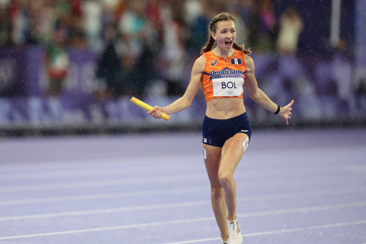 Femke Bol este de pe altă planetă! Finiș pur și simplu EXTRATERESTRU al atletei olandeze pentru titlul olimpic la ștafeta mixtă 4x400 m_10