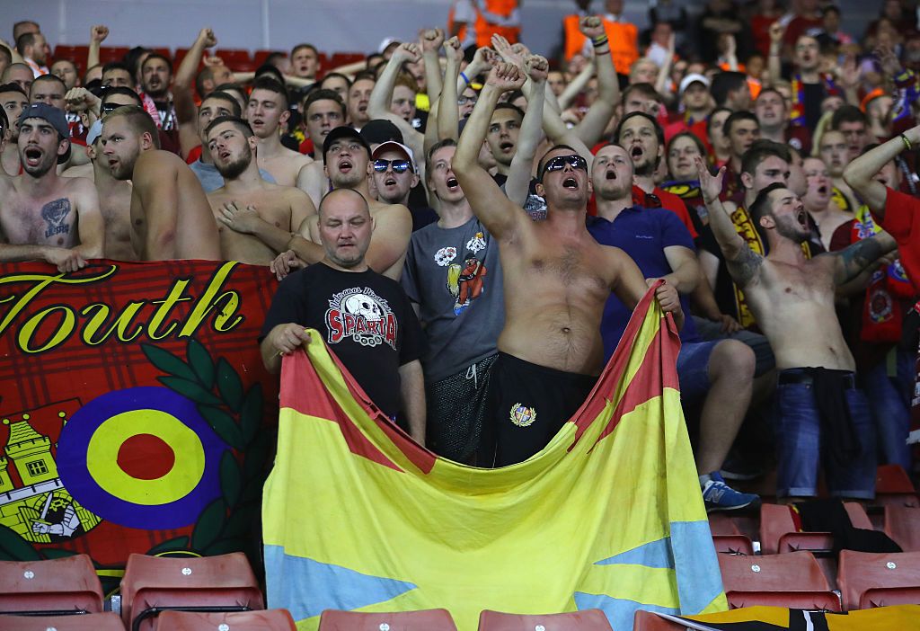 Sparta Praga are pe stemă culorile României! Fanii cehilor afișează mereu steaguri și eșarfe cu "tricolorul" românesc. Sparta - FCSB e marți, de la 21:00, pe VOYO_11