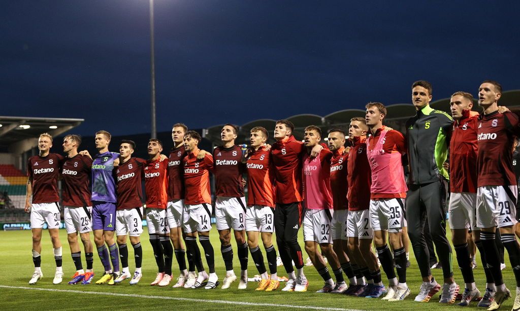 Sparta Praga are pe stemă culorile României! Fanii cehilor afișează mereu steaguri și eșarfe cu "tricolorul" românesc. Sparta - FCSB e marți, de la 21:00, pe VOYO_8