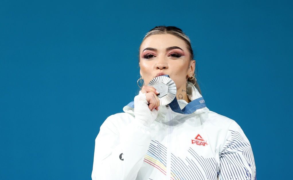 "Este foarte greu să ajungi acolo sus!" Mihaela Cambei, discurs plin de emoție la întoarcerea în țară după argintul olimpic_10