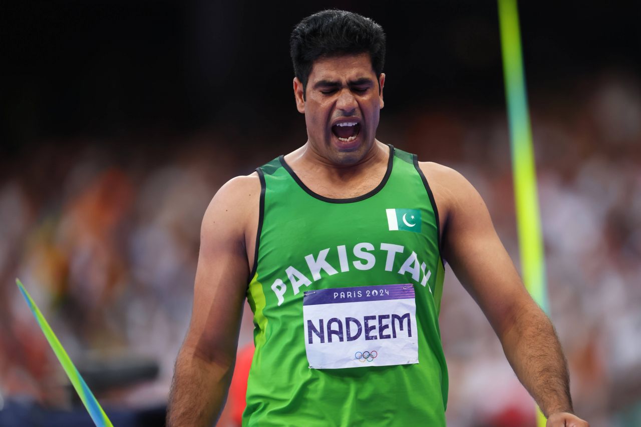 Nebunie cu prăjituri și bomboane în Pakistan după aurul olimpic al lui Arshad Nadeem! ”El a dus aurul, noi nu avem nimic”_1