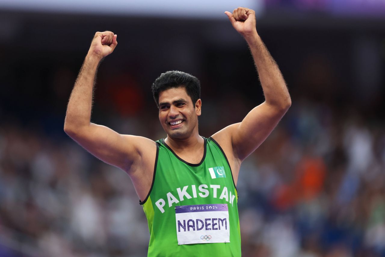 Nebunie cu prăjituri și bomboane în Pakistan după aurul olimpic al lui Arshad Nadeem! ”El a dus aurul, noi nu avem nimic”_2