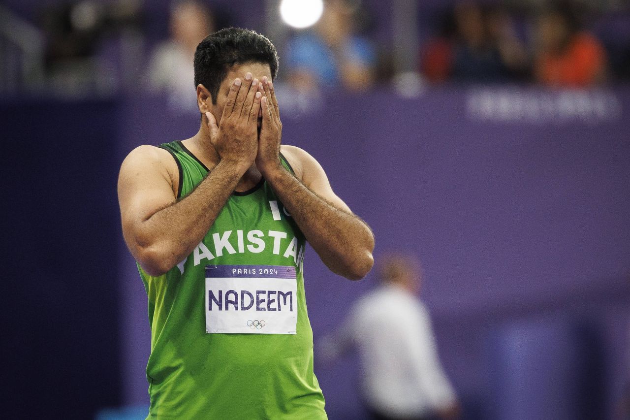 Nebunie cu prăjituri și bomboane în Pakistan după aurul olimpic al lui Arshad Nadeem! ”El a dus aurul, noi nu avem nimic”_13