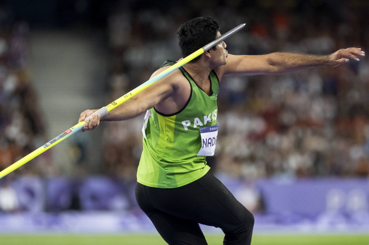 Nebunie cu prăjituri și bomboane în Pakistan după aurul olimpic al lui Arshad Nadeem! ”El a dus aurul, noi nu avem nimic”_15